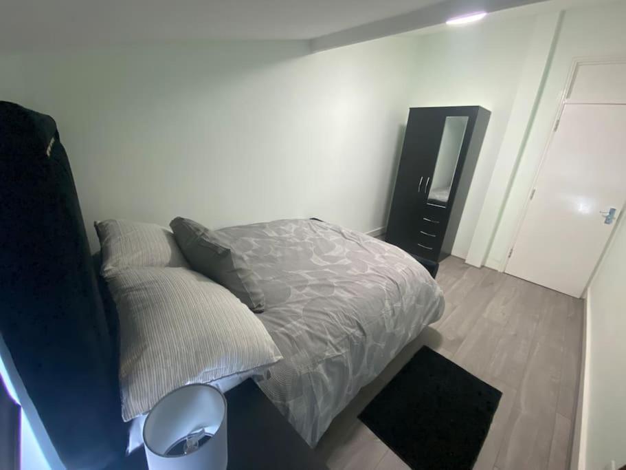Mba Cosy 4 Bedroom House * Watford (Hertfordshire)